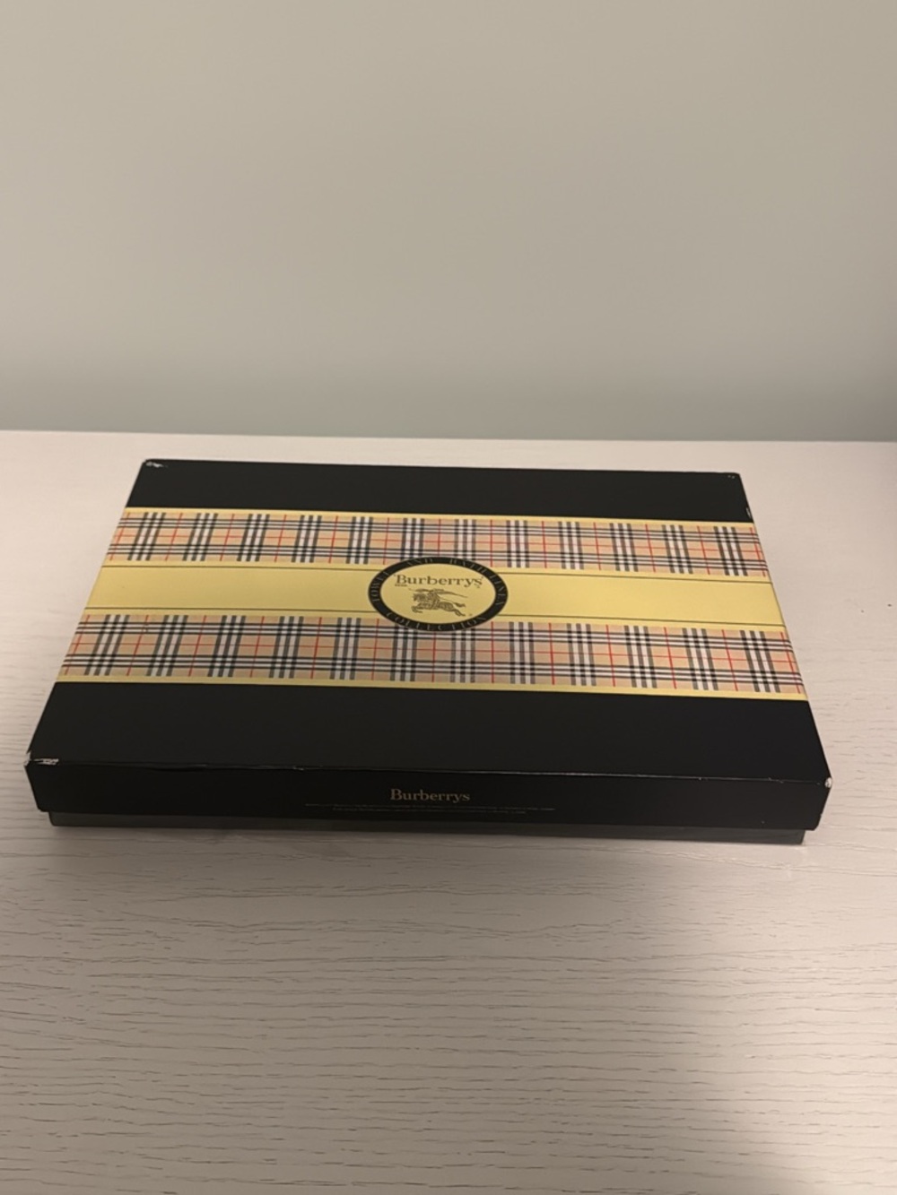 NIB Burberry Towel & Washcloth Set Black & White - Picture 3 of 3